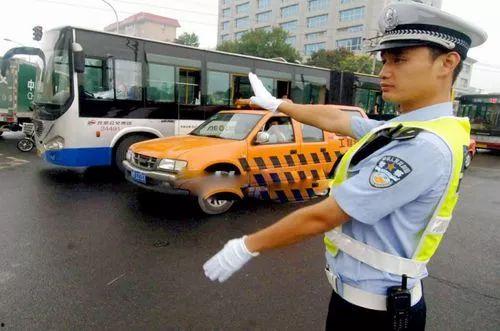 东方交警最新爆料新闻,多起交通违法行为引发社会关注 第2张 东方交警最新爆料新闻,多起交通违法行为引发社会关注 第2张